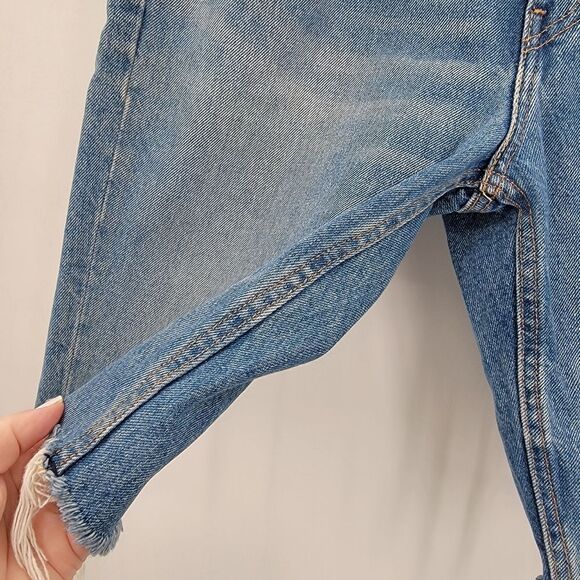 Levi's Jean Shorts Women's 34 Boho Distressed Raw Hem Long Dad Denim Bermuda - Picture 5 of 16